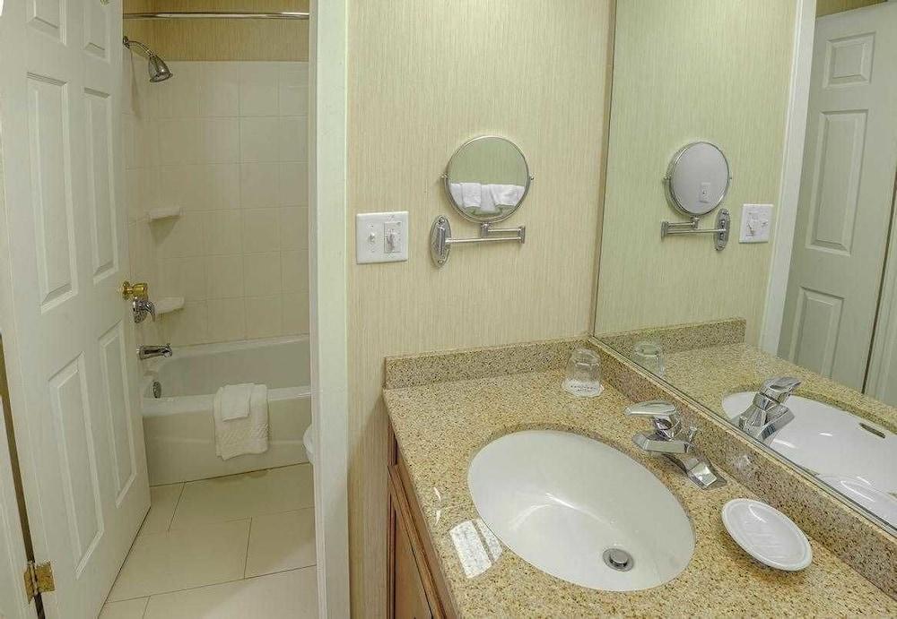 Albany Airport Inn And Suites Latham Extérieur photo