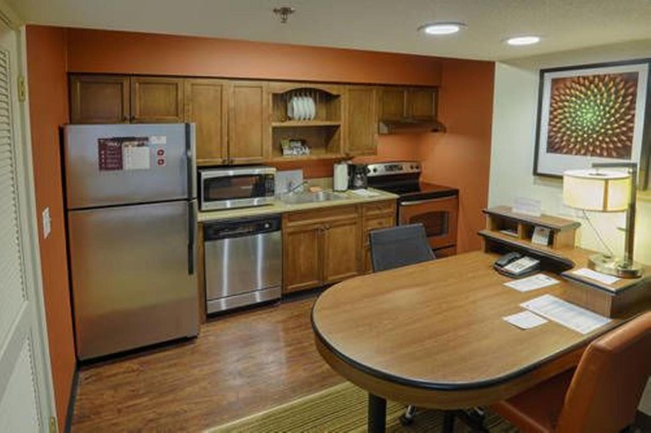 Albany Airport Inn And Suites Latham Extérieur photo