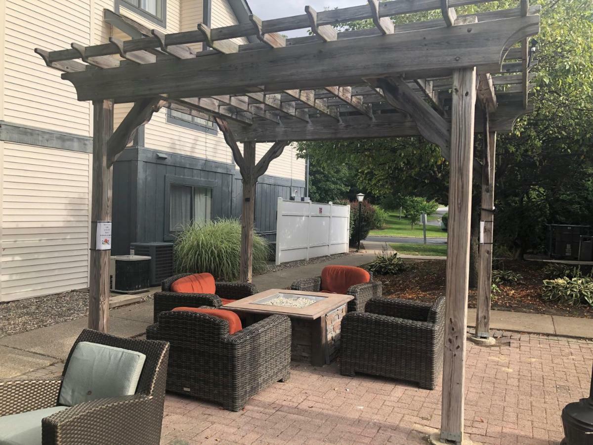 Albany Airport Inn And Suites Latham Extérieur photo